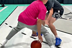 12歲小學(xué)生這球風(fēng)跟基本功 得秒殺多少吧友？