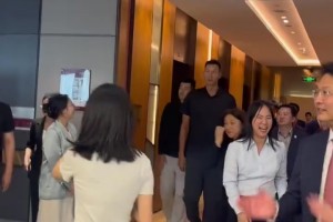 新鮮的易建聯(lián)來啦！太帥了吧...
